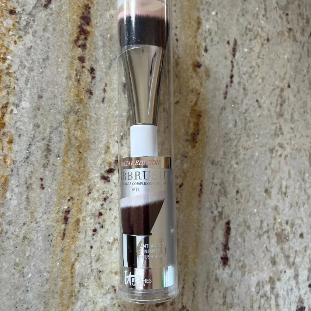 IT Cosmetics Special Edition airbrush Full Coverage Complexion Brush #77 NWT